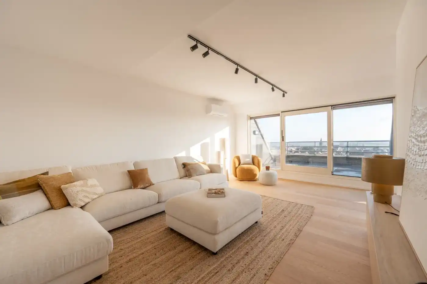 Ruime penthouse van 174m² met vier slaapkamers en zonneterras foto 3