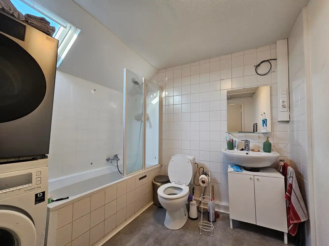 Gerenoveerd appartement nabij het centrum van Maasmechelen. foto 5