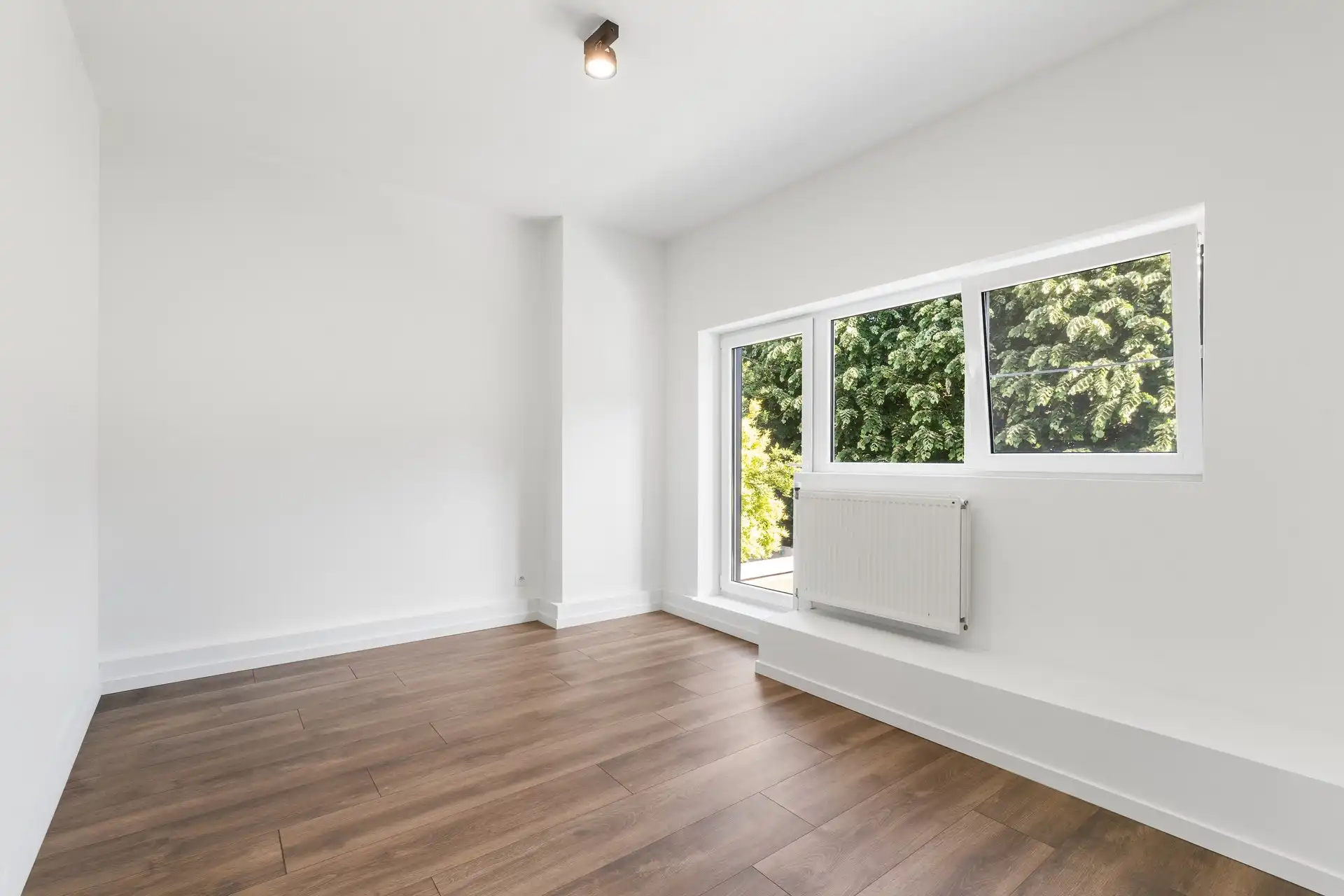 Gerenoveerde één/meergezins/kangeroe woning met 4 mog 5 slaapkamers en tuin. foto 26