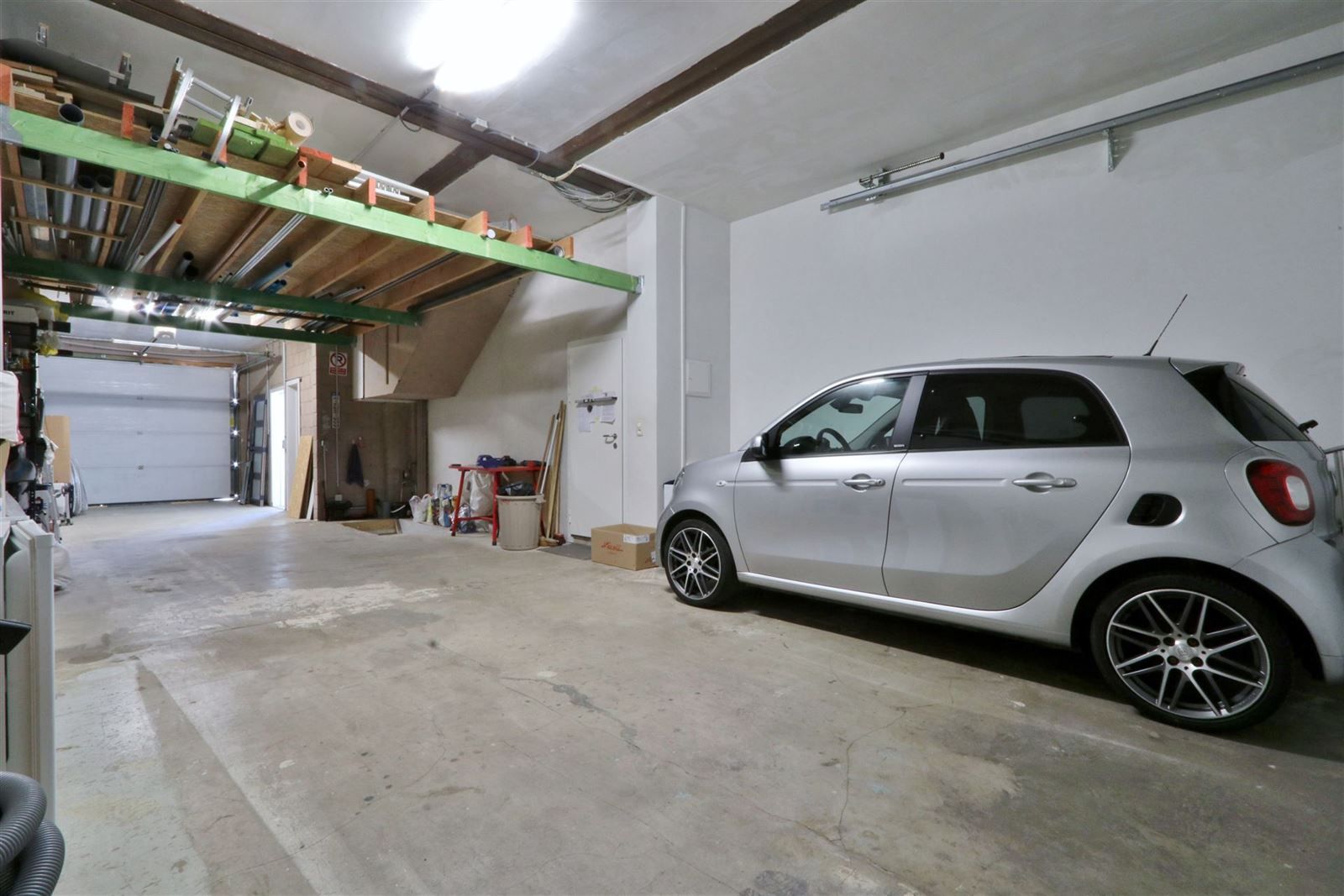 Atelier met volledig kelderverdiep en tuin/buitenruimte foto 3