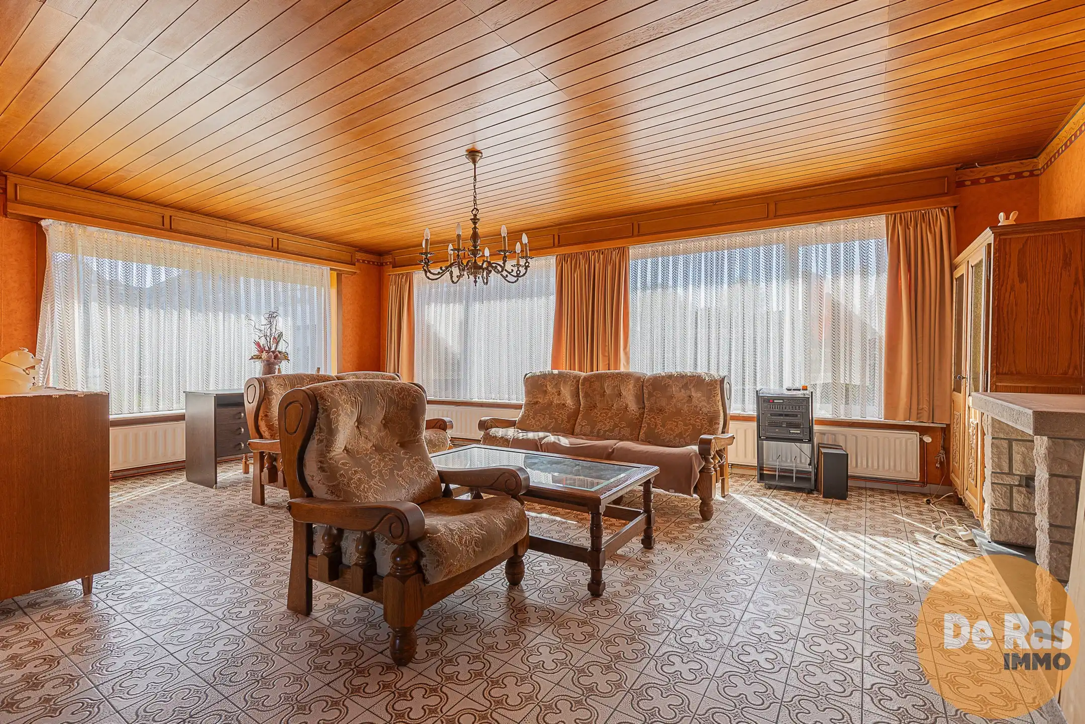 LIEDEKERKE - Ruime renovatiewoning met garage op toplocatie  foto 4