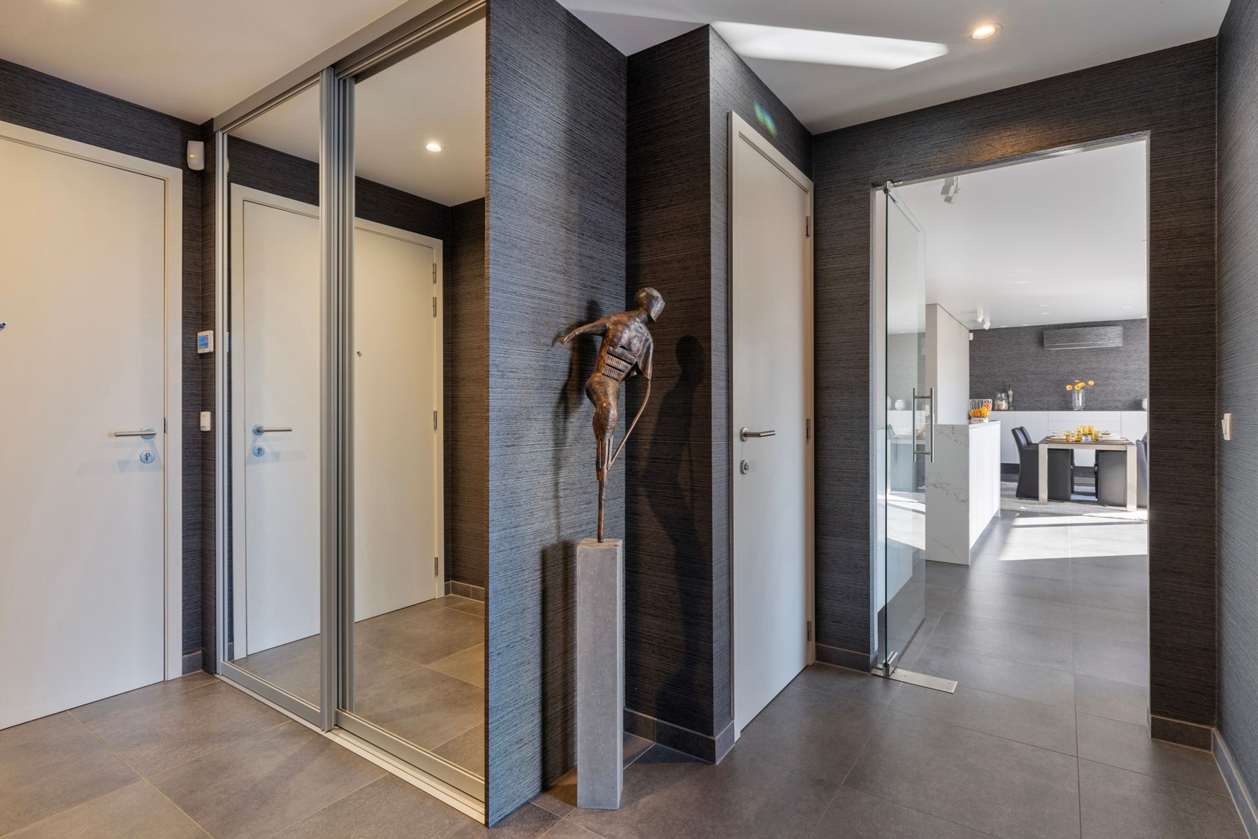 Prachtige ruime penthouse met parkings en terras te Halle foto 2