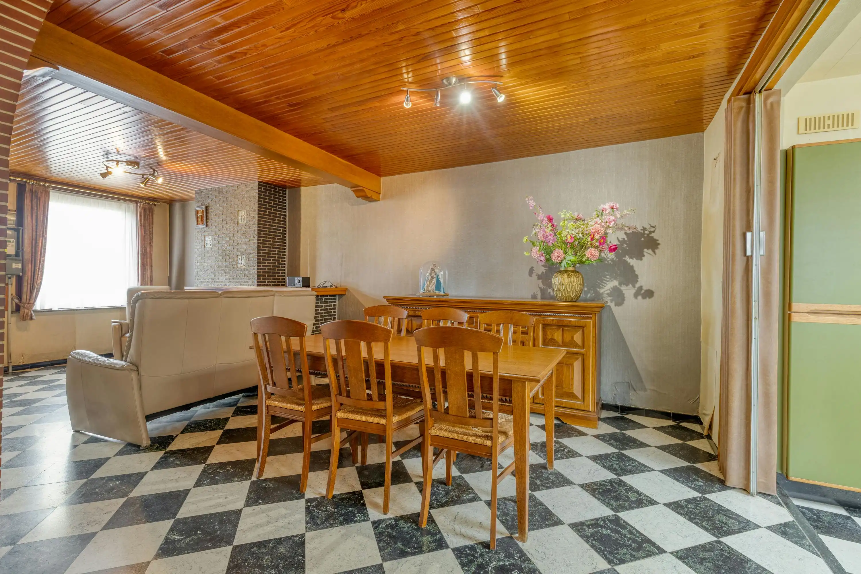 Huis te koop in Woesten met 3 kamers, garage en tuin foto 11