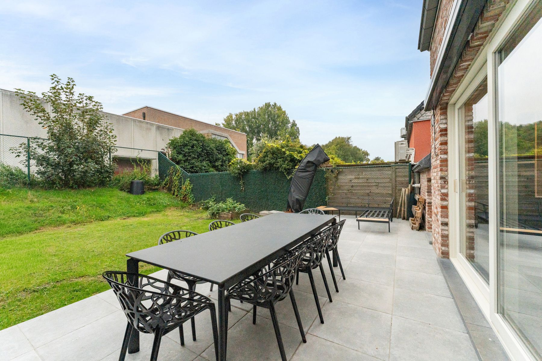 Instapklare woning  met 4 slpk, garage en stadstuin foto 15