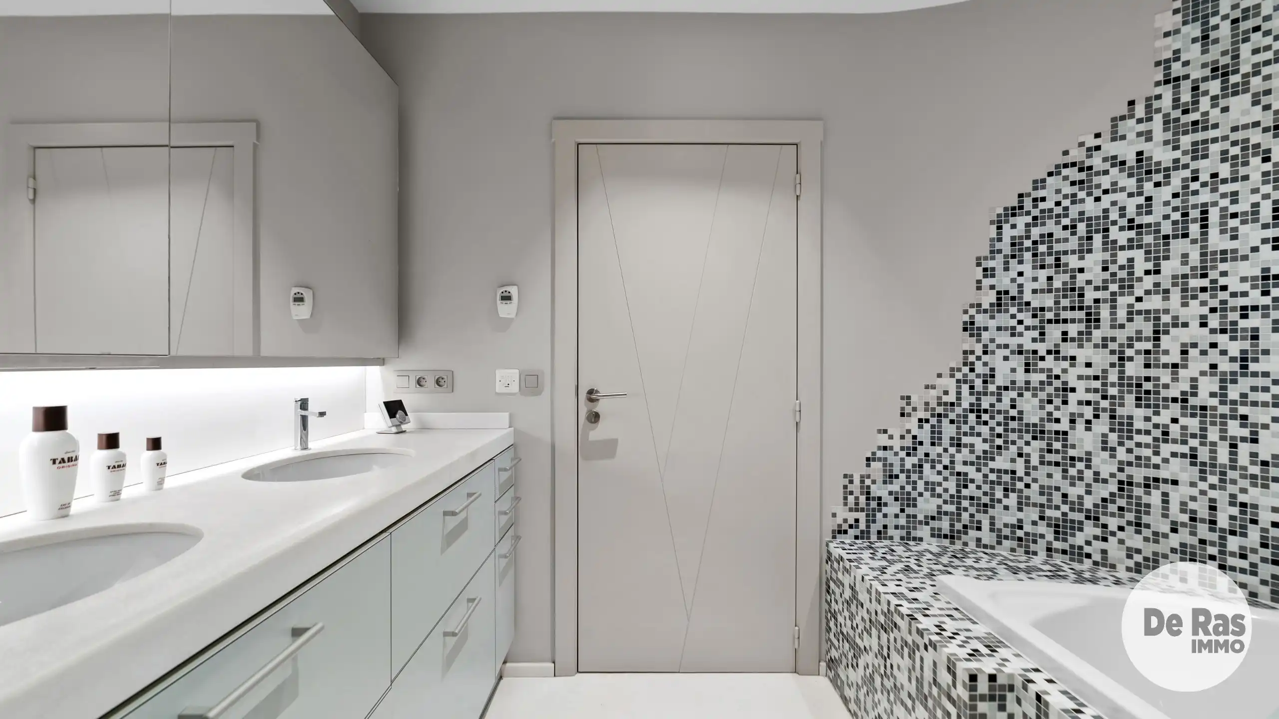 LAARNE - Karaktervolle villa met binnenzwembad op perceel van 42 are foto 24