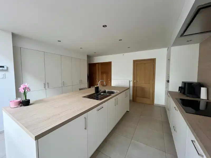 Gerenoveerde woning met tuin en garage! foto 12