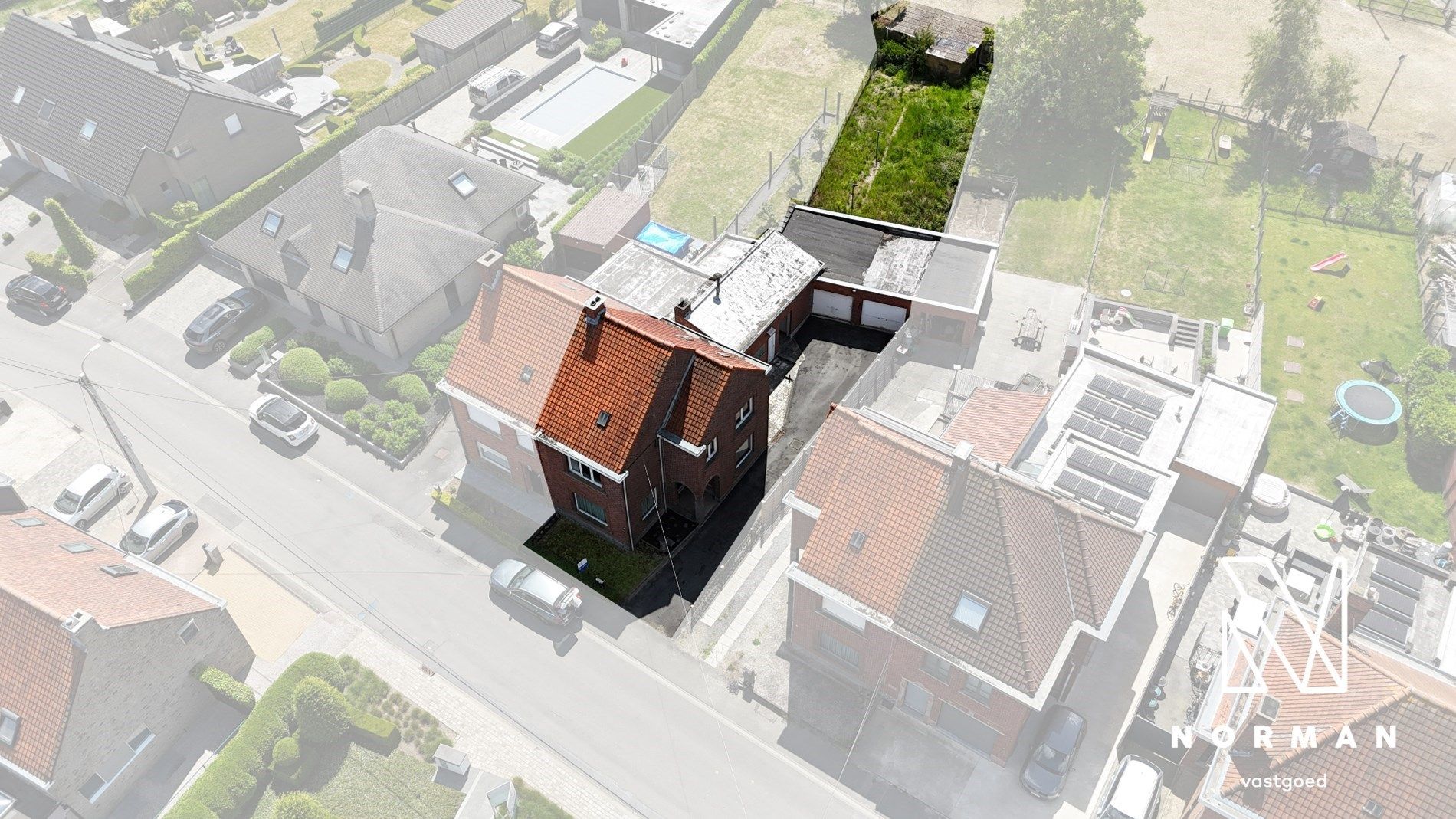 Hoofdfoto van de publicatie: Sterke woning met mogelijks 5 kamers, 2 garages op 473 m²