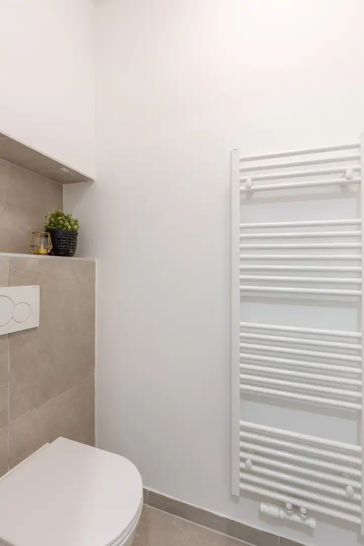Grondig gerenoveerde woning met 3 slpks foto 6