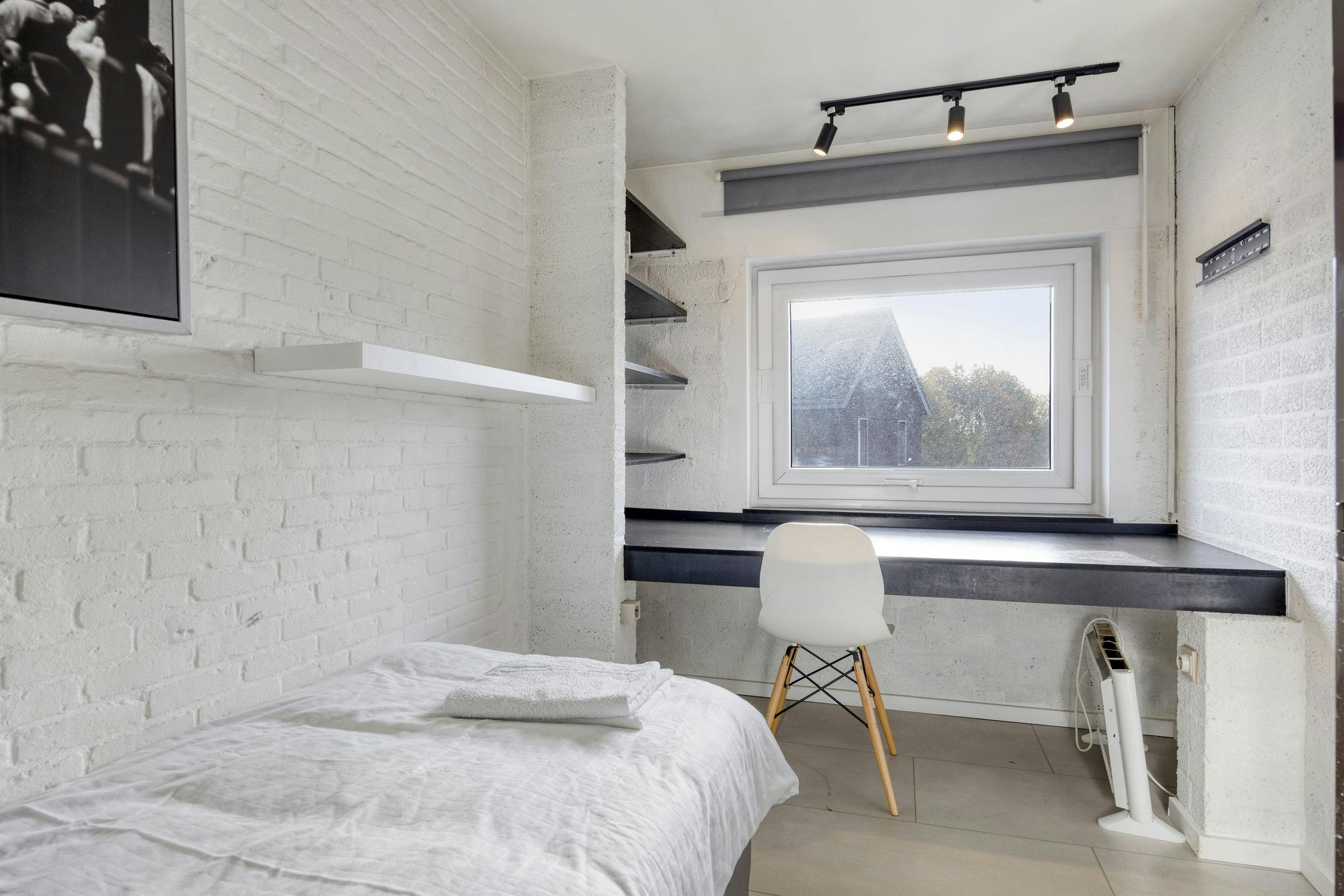 Opbrengsteigendom met 9 studentenkamers en duplex-appartement te Hasselt foto 15