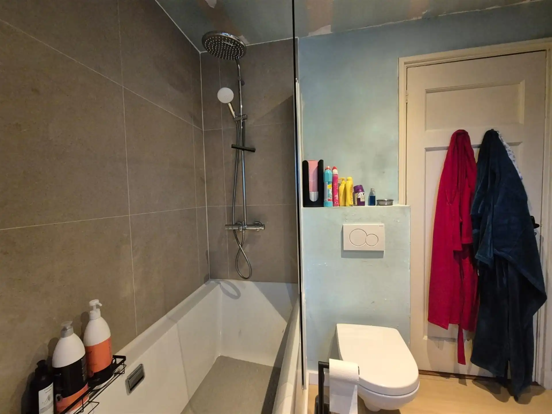 Ruime woning met 3 slaapkamers gelegen in een groene omgeving. foto 21