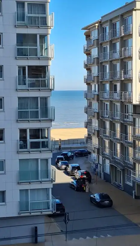 Lichtrijk nieuwbouw 1-slaapkamer appartement te Oostende foto 3