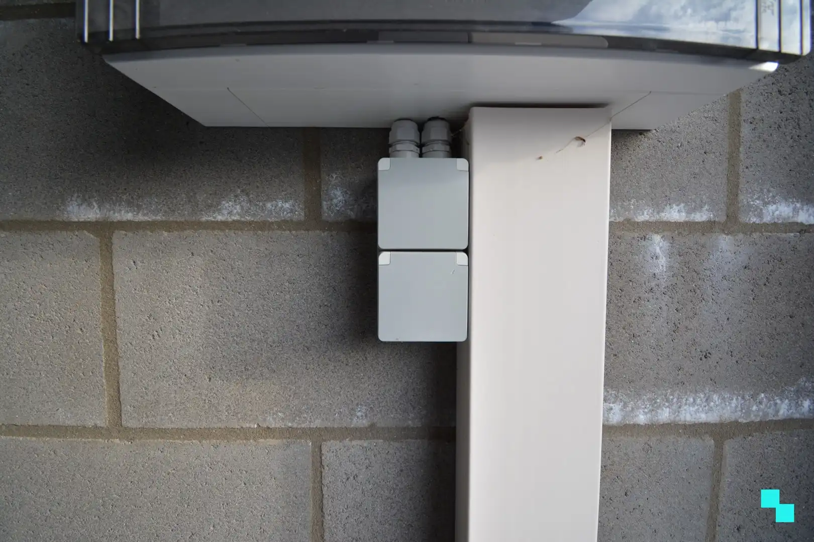 Recente dubbele garagebox te huur in Houthulst foto 4