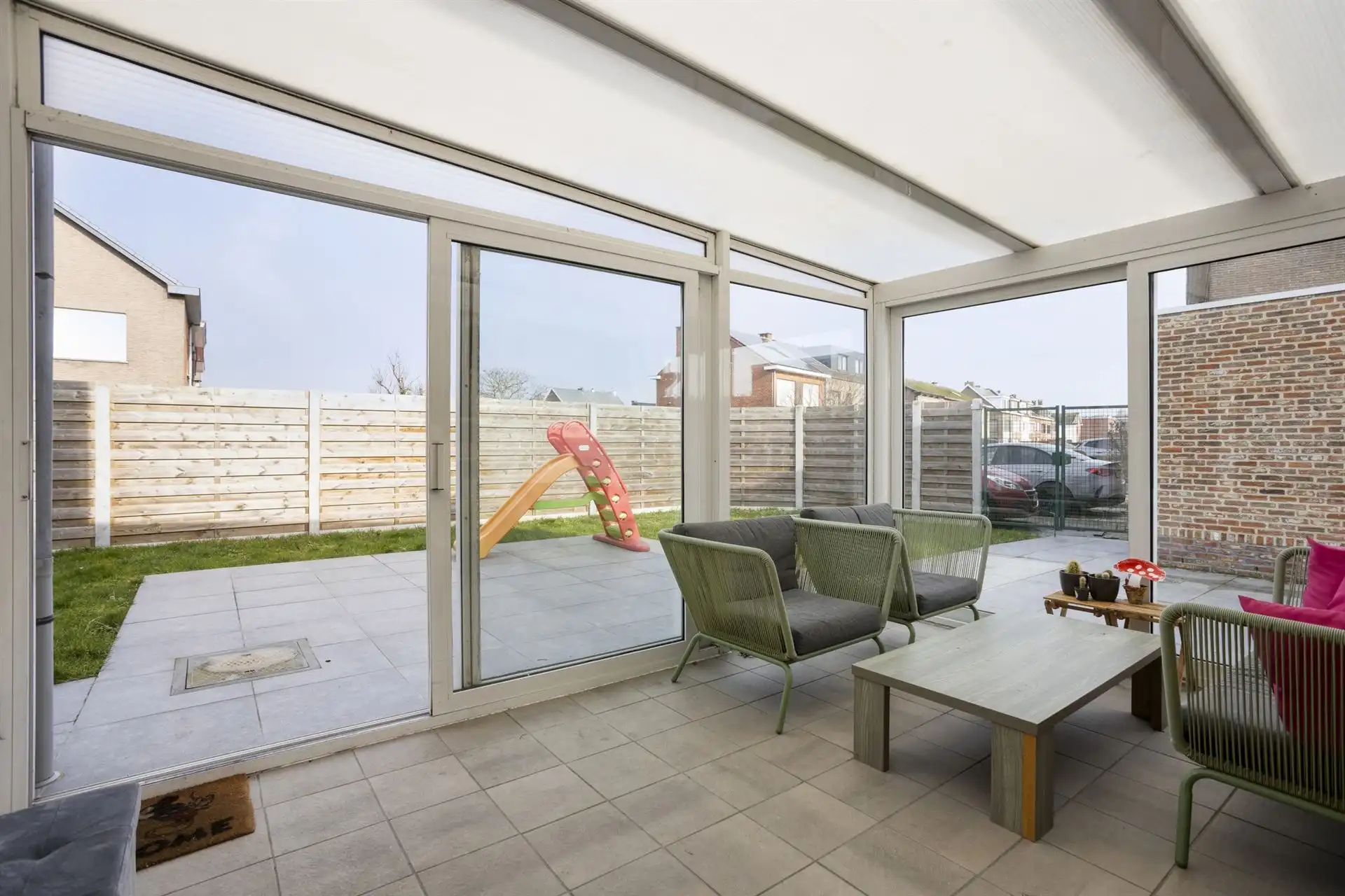 Halfopen bebouwing met 2 (mog. 3) slaapkamers en garage.  foto 7