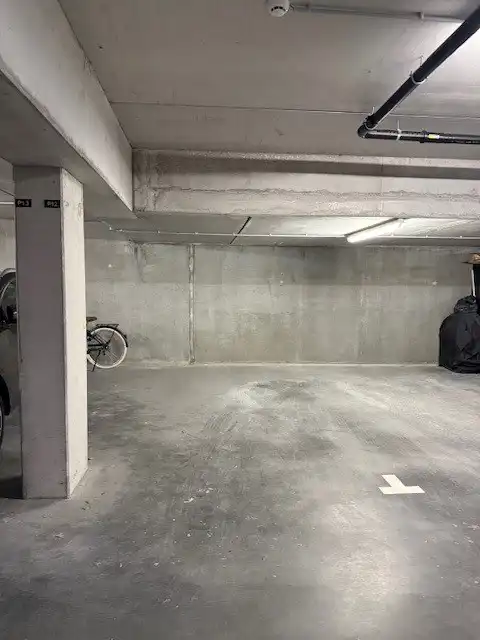 Overdekte staanplaats in Residentie Hofstede te Emelgem. foto {{pictureIndex}}