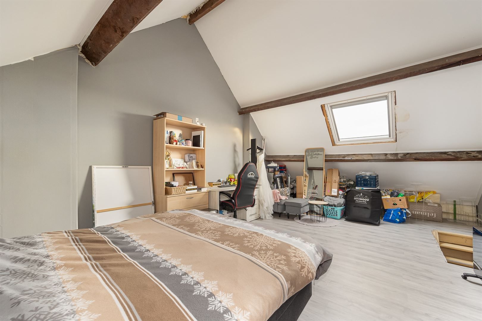 Woning met privé-staanplaats voor de deur foto 12