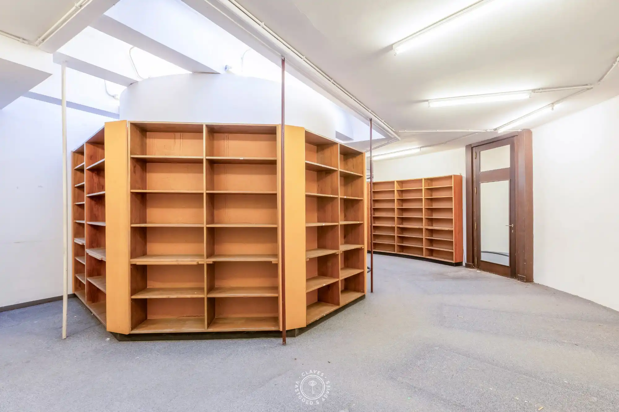 Bijzonder handelspand met een uitzonderlijk opwaarts potentieel en ontsluiting achteraan het perceel. foto 14