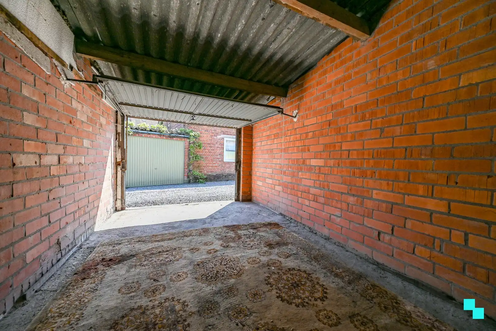 Centraal gelegen garagebox te Izegem foto 5