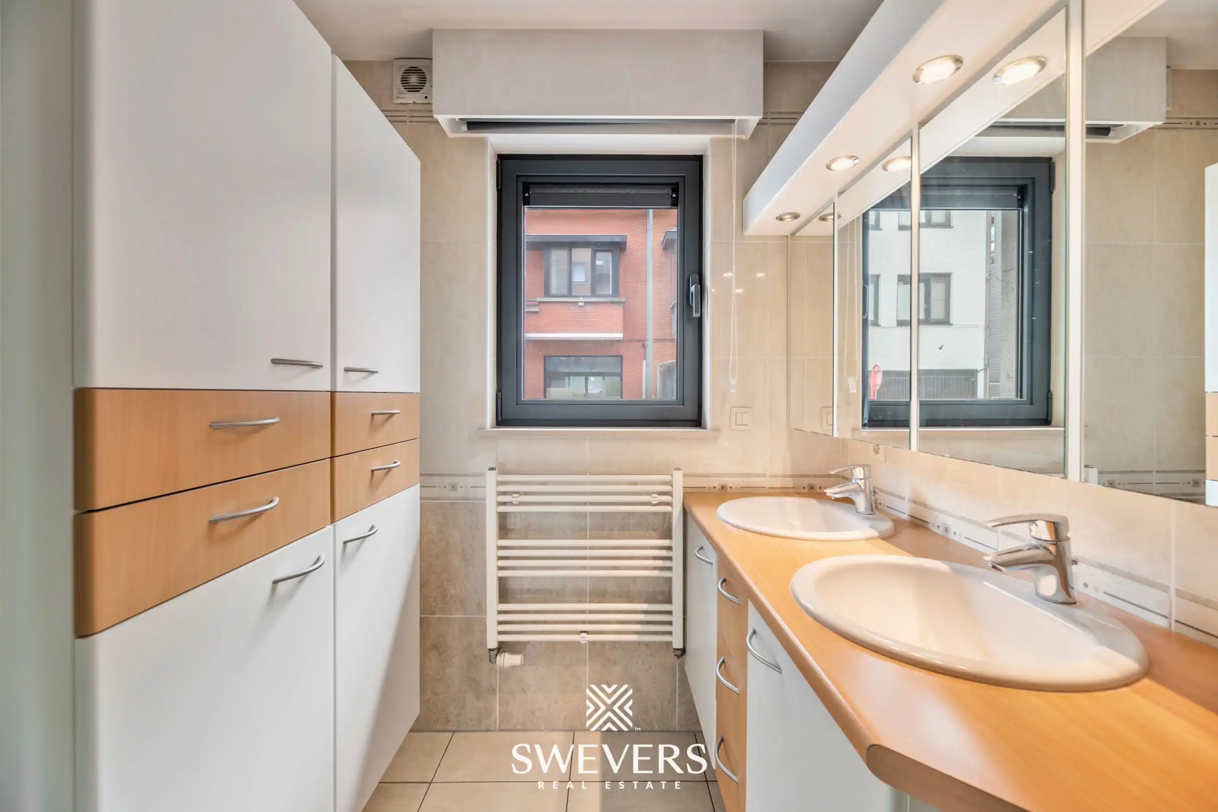 Uitstekend gelegen appartement met 2 slaapkamers, private tuin en ondergrondse staanplaats foto 9