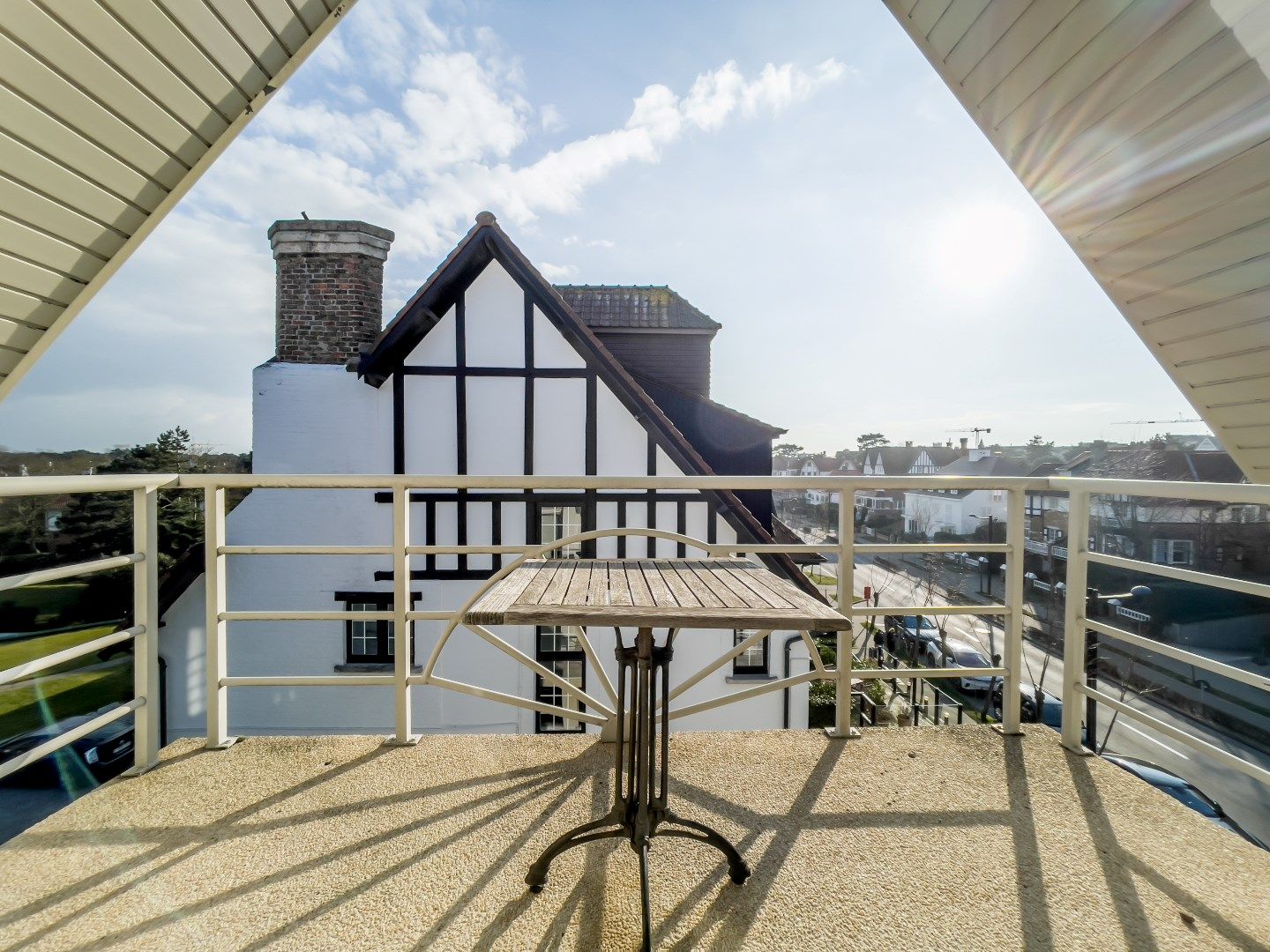 Uniek gelegen appartement (plateau) in een villa residentie met weidse zichten op enkele passen van het Albertplein en de Zeedijk.  foto 5