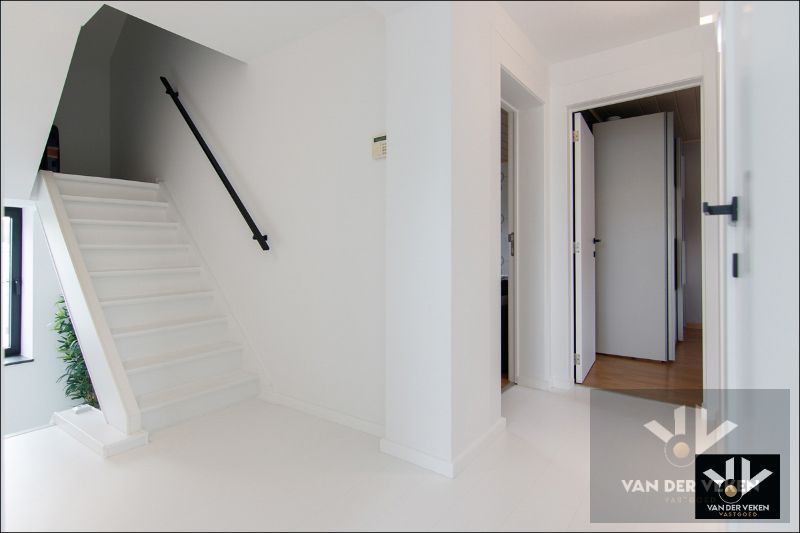Karaktervolle en ruime woning met hoogwaardige afwerking en bijgebouw te As foto 20