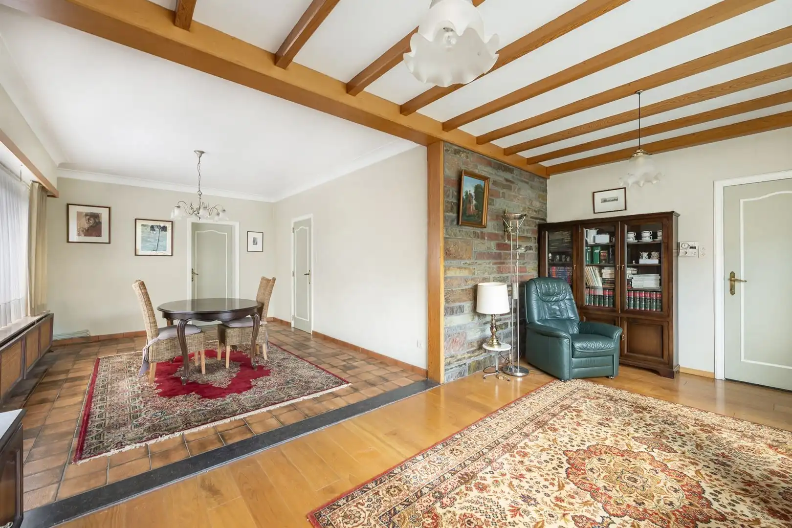 Woning met veel potentieel en grote tuin! foto 3