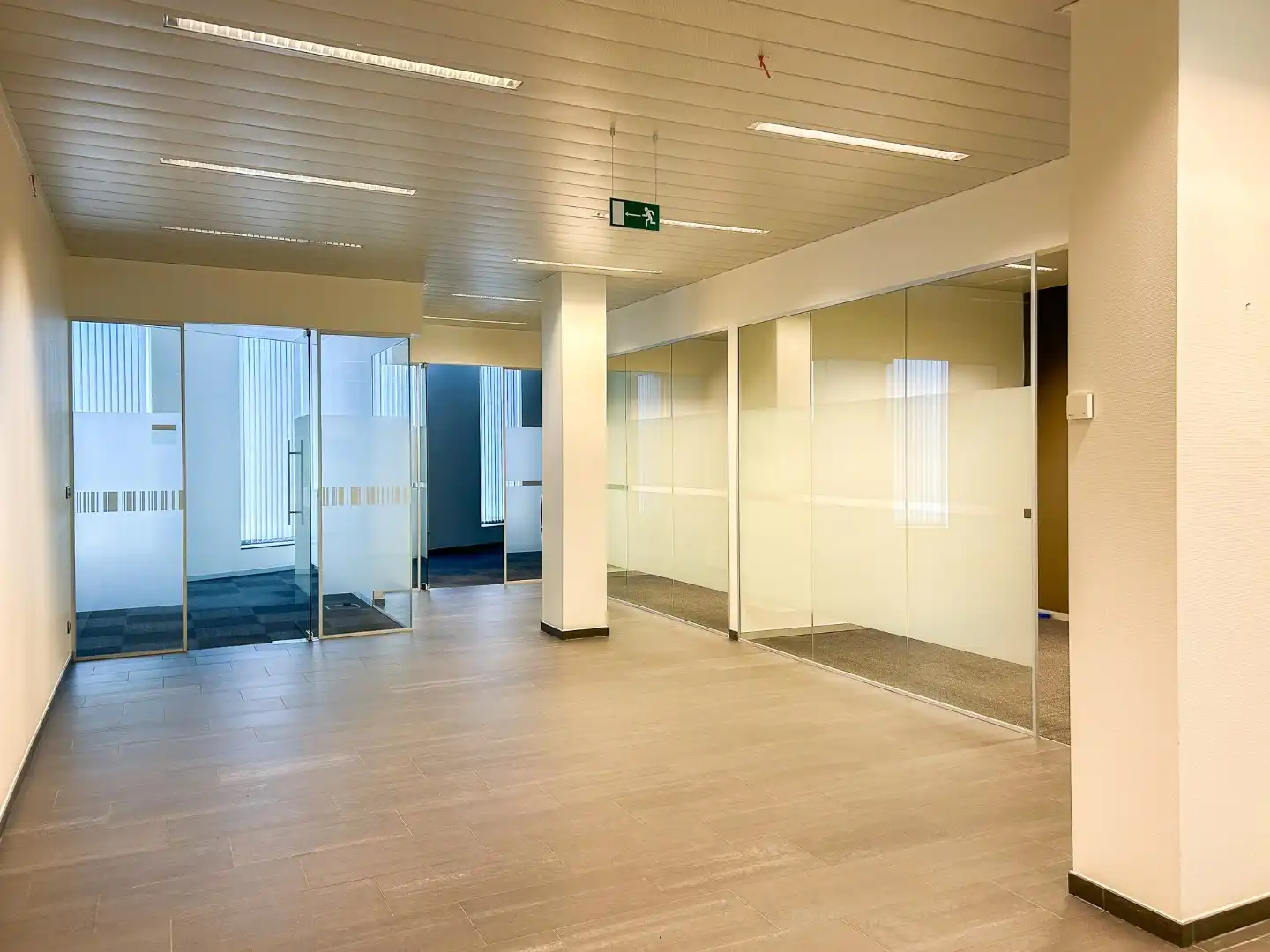 Handelsgelijkvloers met parking op de Leien  foto 4