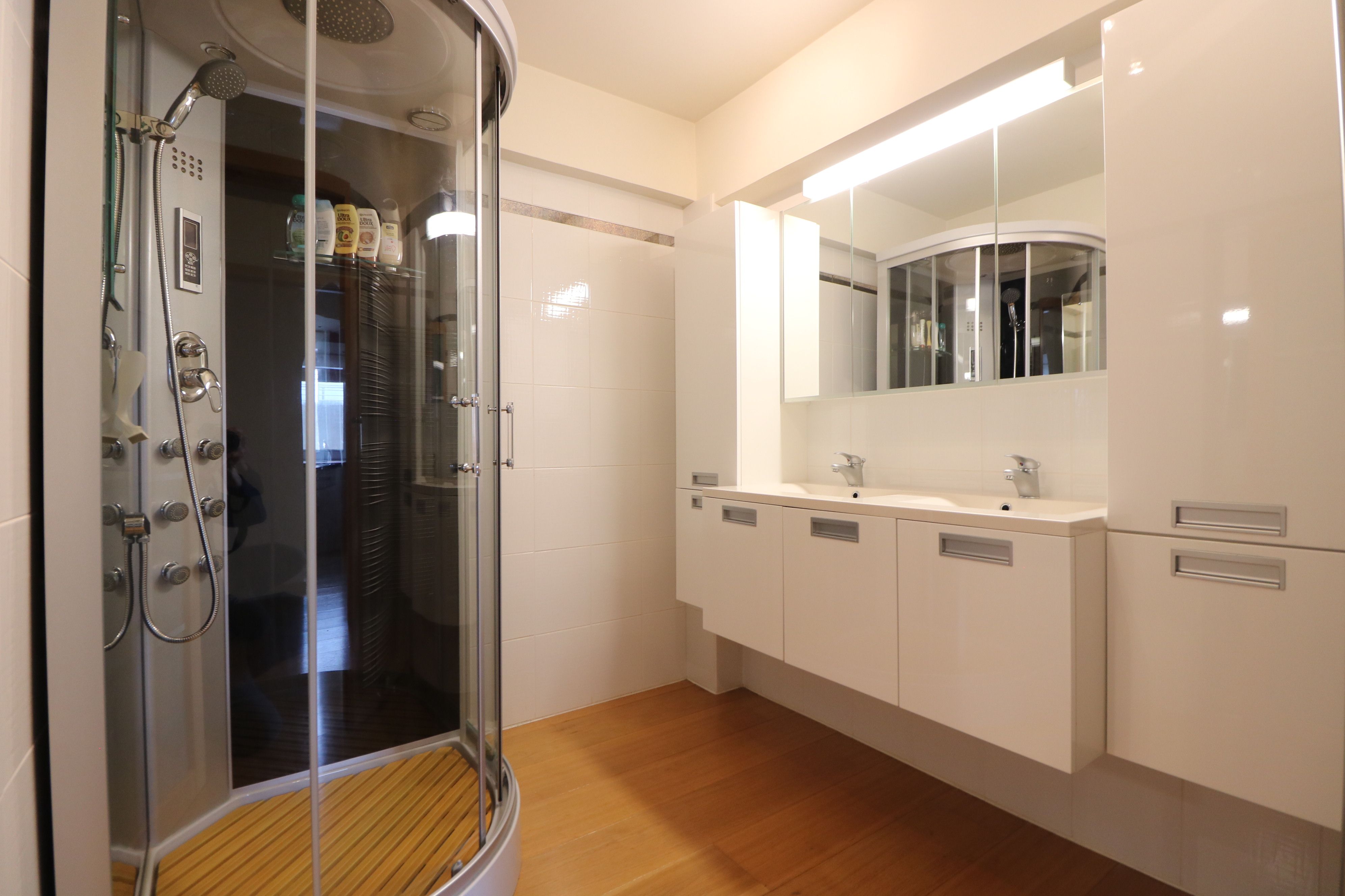 Instapklaar hoekappartement met 2 slaapkamers en fenomenaal zeezicht. foto 4