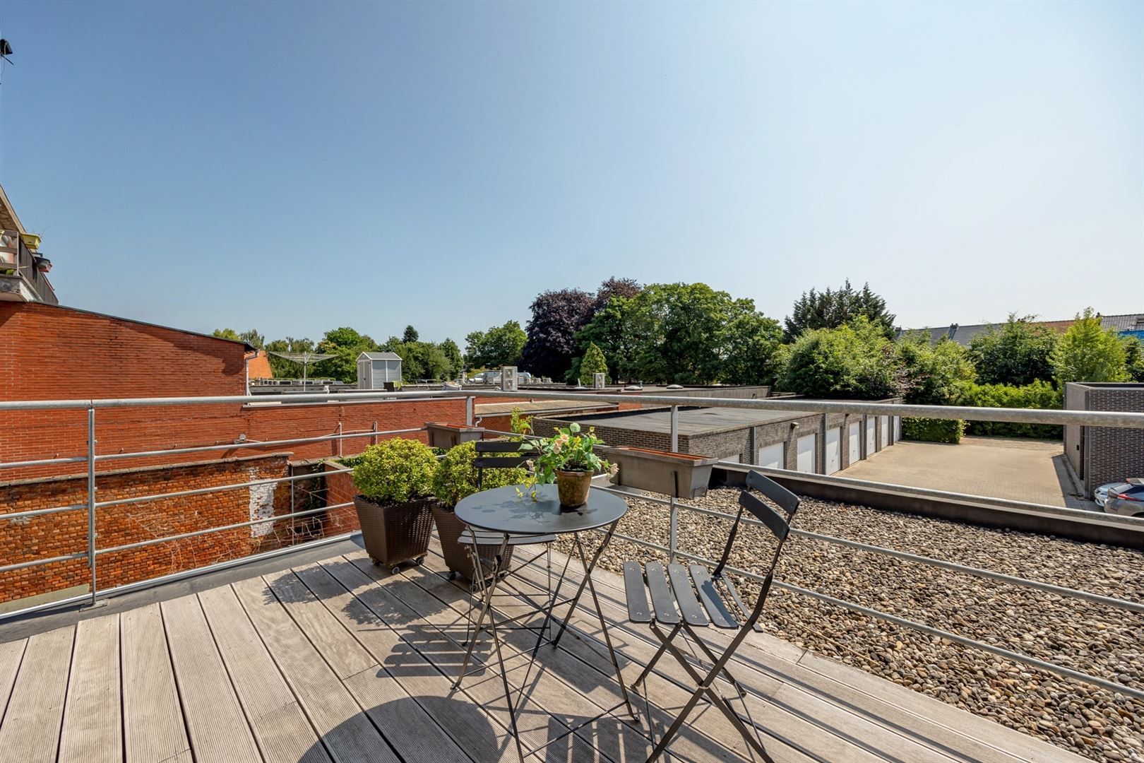 Instapklaar appartement met groot terras en autostaanplaats foto 20