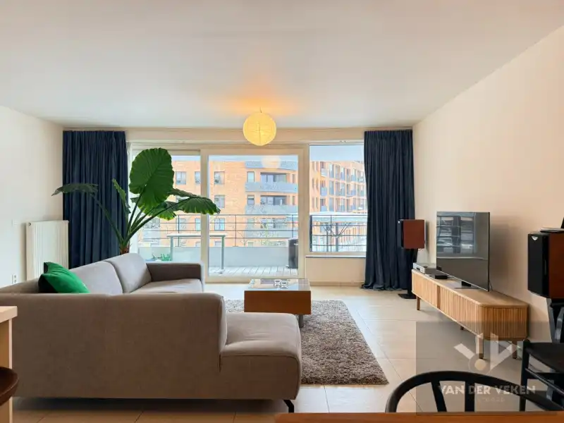 2 slaapkamer appartement met zicht op het scheepvaartplein en naar het water! foto 2