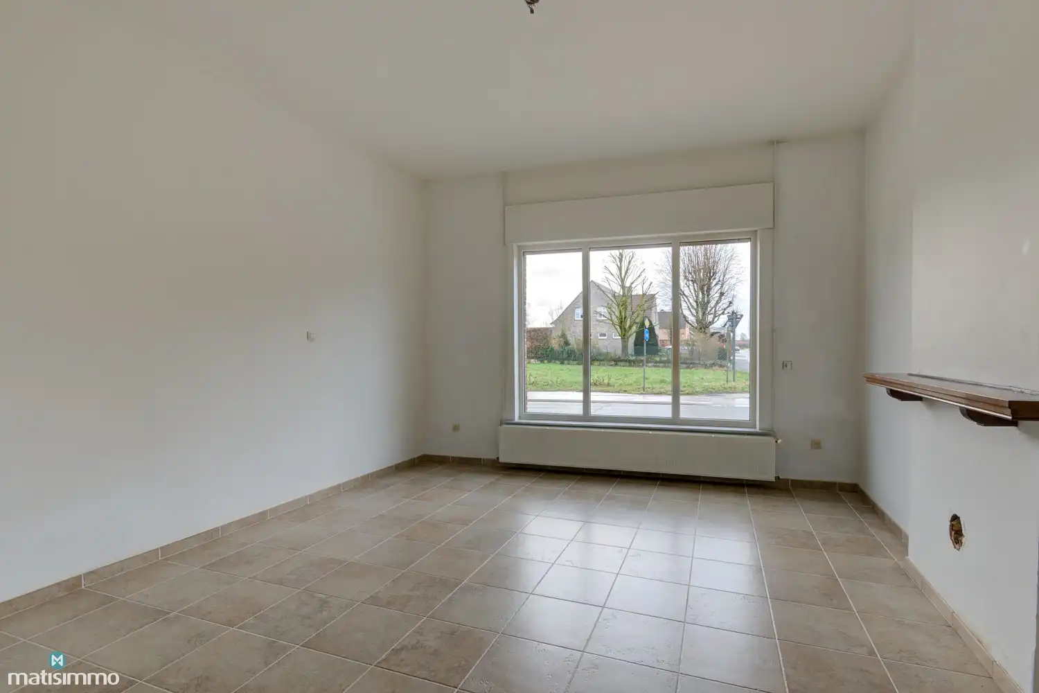 VERDER AF TE WERKEN HOEKWONING MET BINNENKOER EN GARAGE TE MOPERTINGEN foto 17