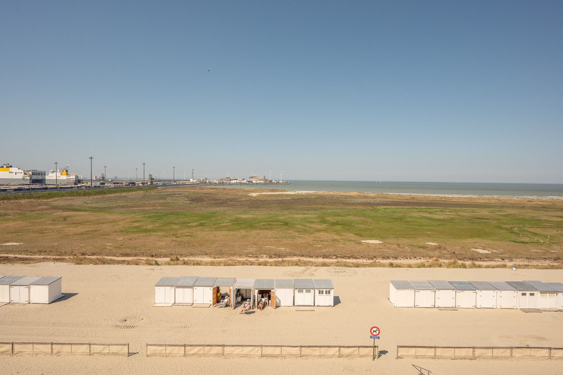 Gemeubeld: gerenoveerd appartement met prachtig zicht op de Baai van Heist! foto 6