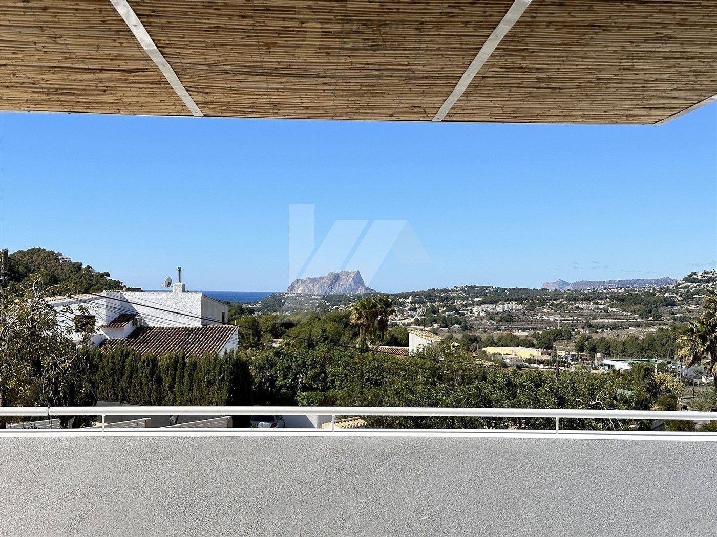 Mediterrane droomvilla in Ibiza-stijl met zeezicht foto 3