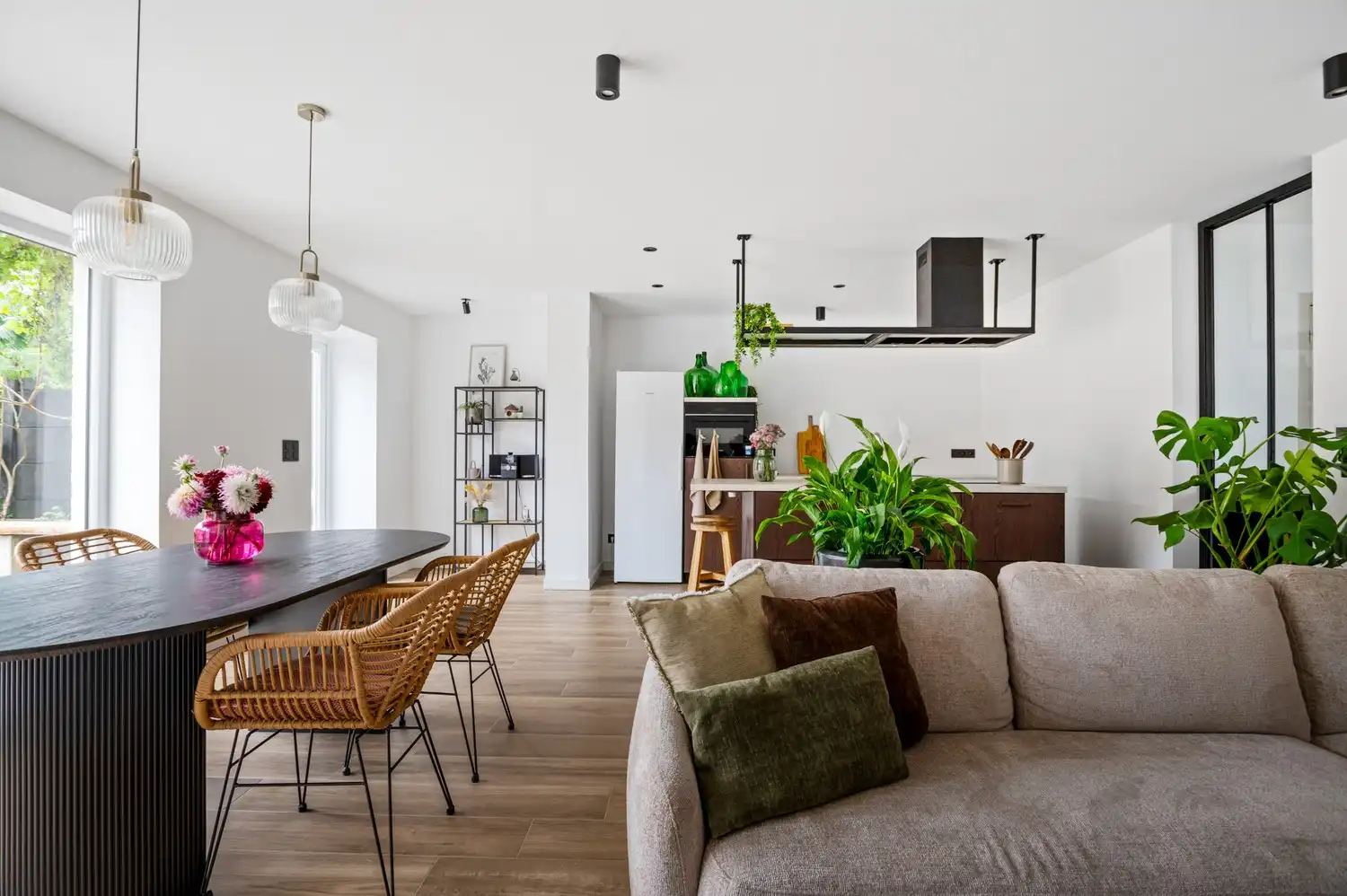 Prachtig gerenoveerd gelijkvloers appartement met zonnige tuin, grote oprit  en ruime garagebox foto 9