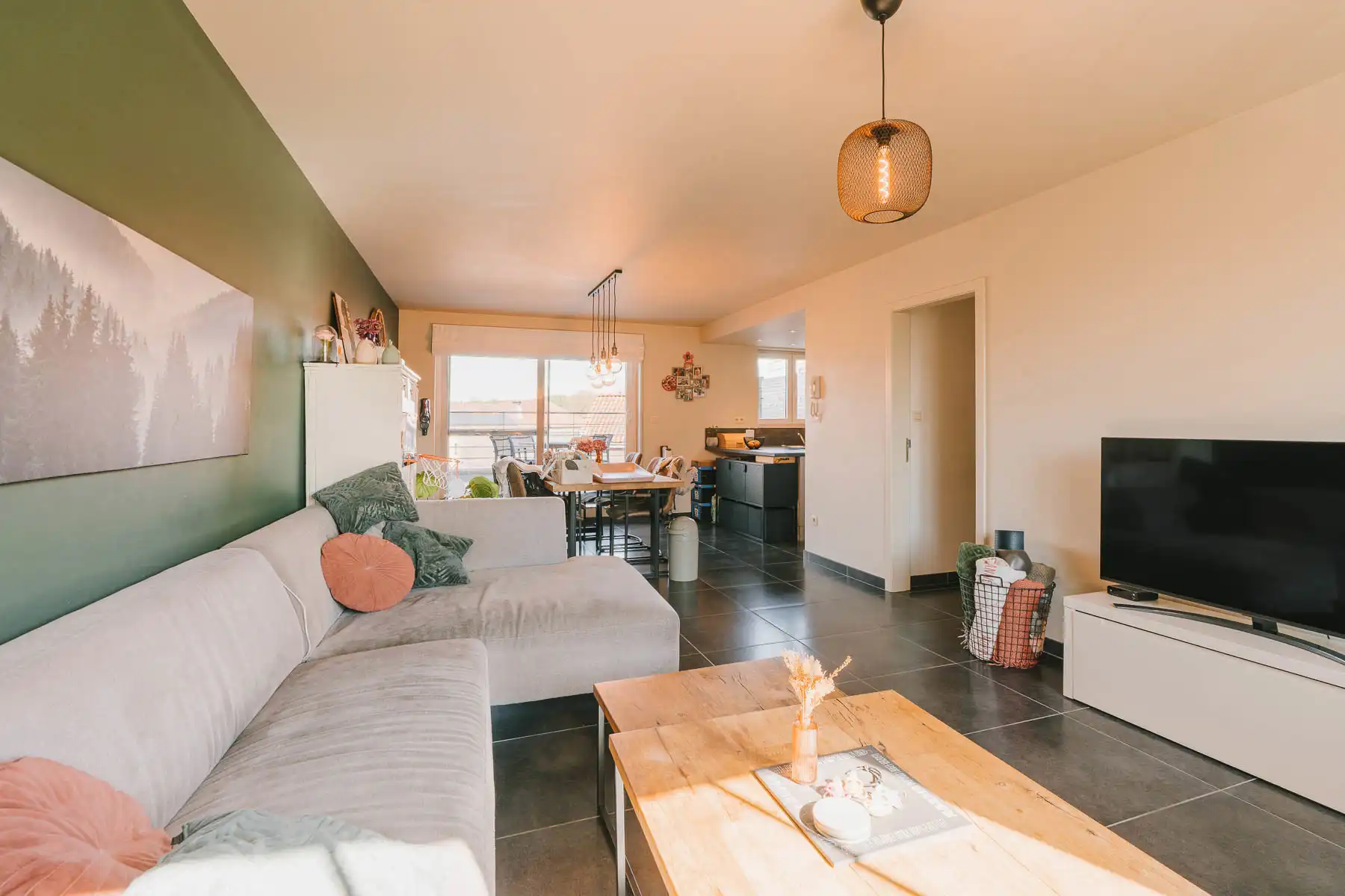 Lichtrijk en ruim appartement met riant terras op toplocatie foto 2