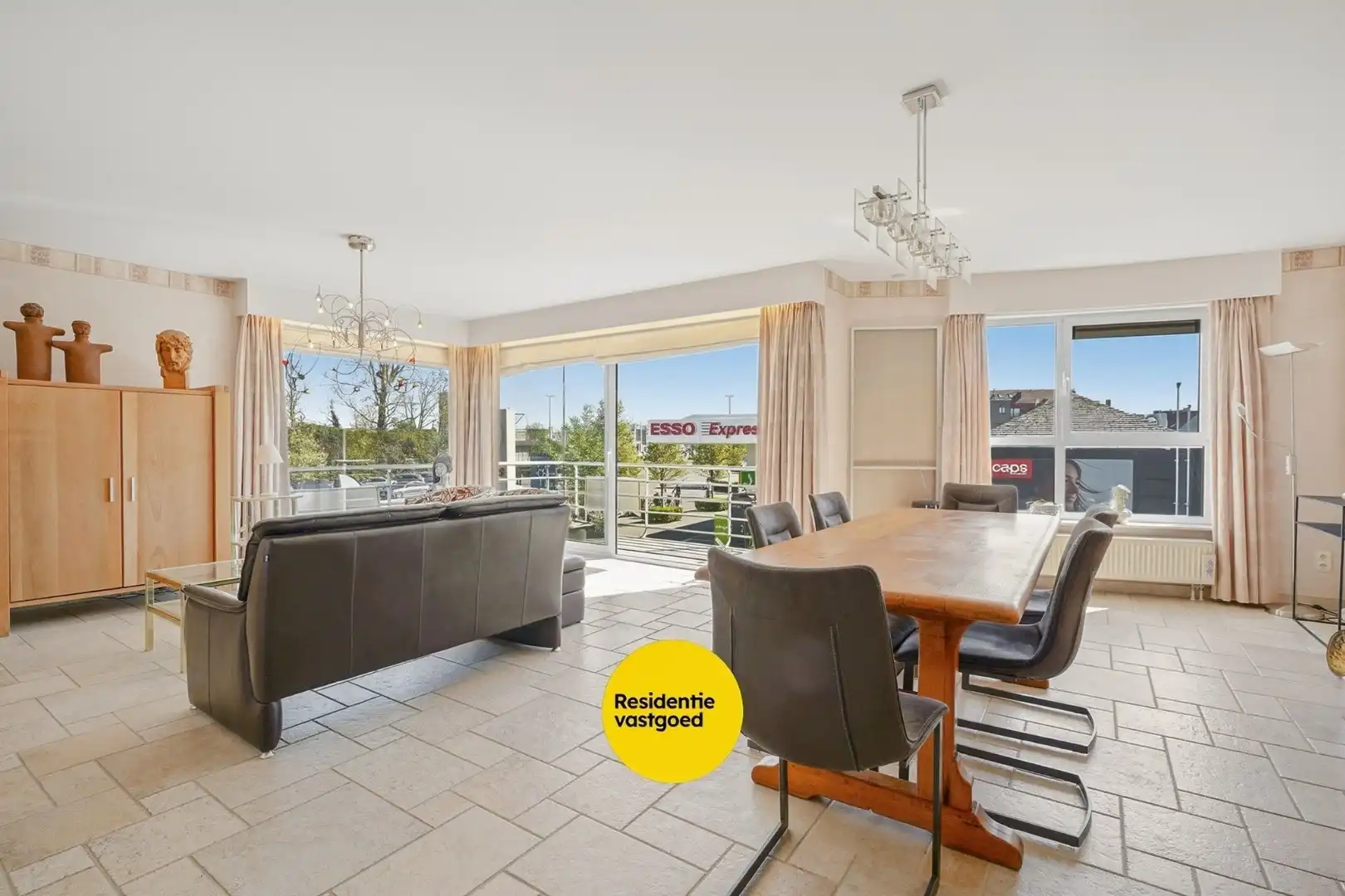 Instapklaar 2-slaapkamerappartement (89m² + 8m² terras) nabij de haven van Nieuwpoort. foto 2