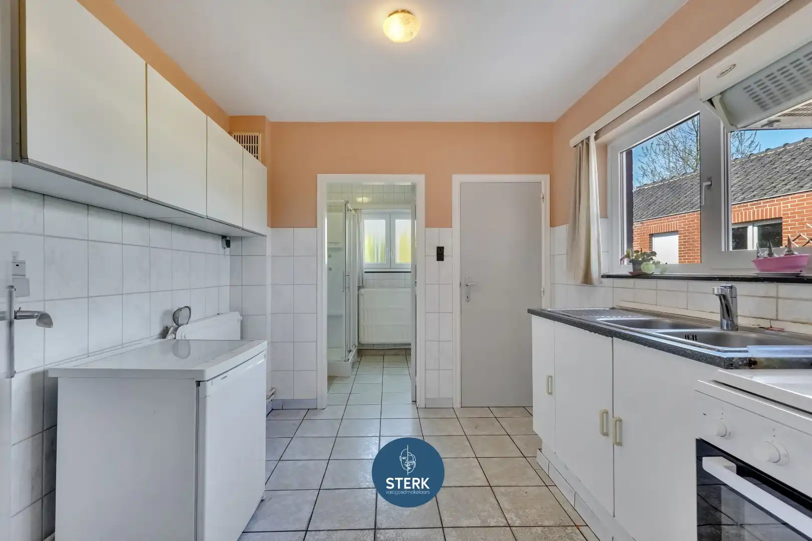 OP TE KNAPPEN GEZINSWONING OP EEN TOPLOCATIE IN CENTRUM LANAKEN !  foto 11