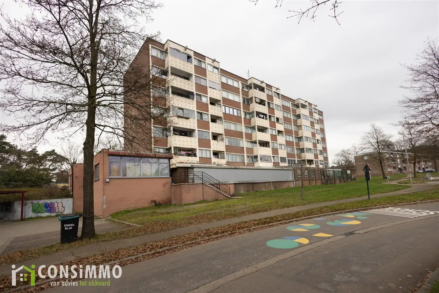 op te knappen appartement met 3 slaapkamers en overdekt terras in Genk foto 4