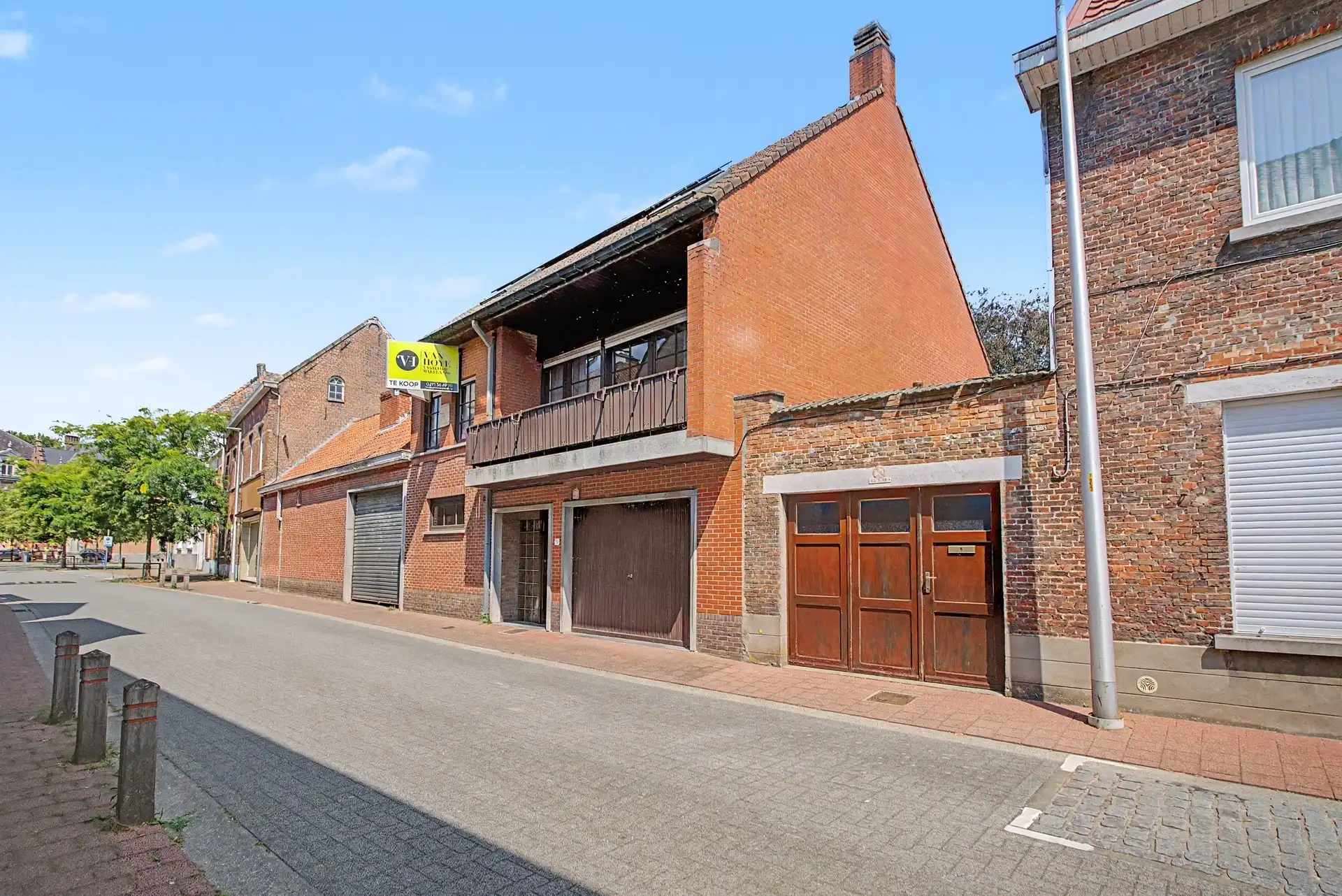 degelijke en op te frissen woning met 4 slaapkamers en 2 badkamers foto 3