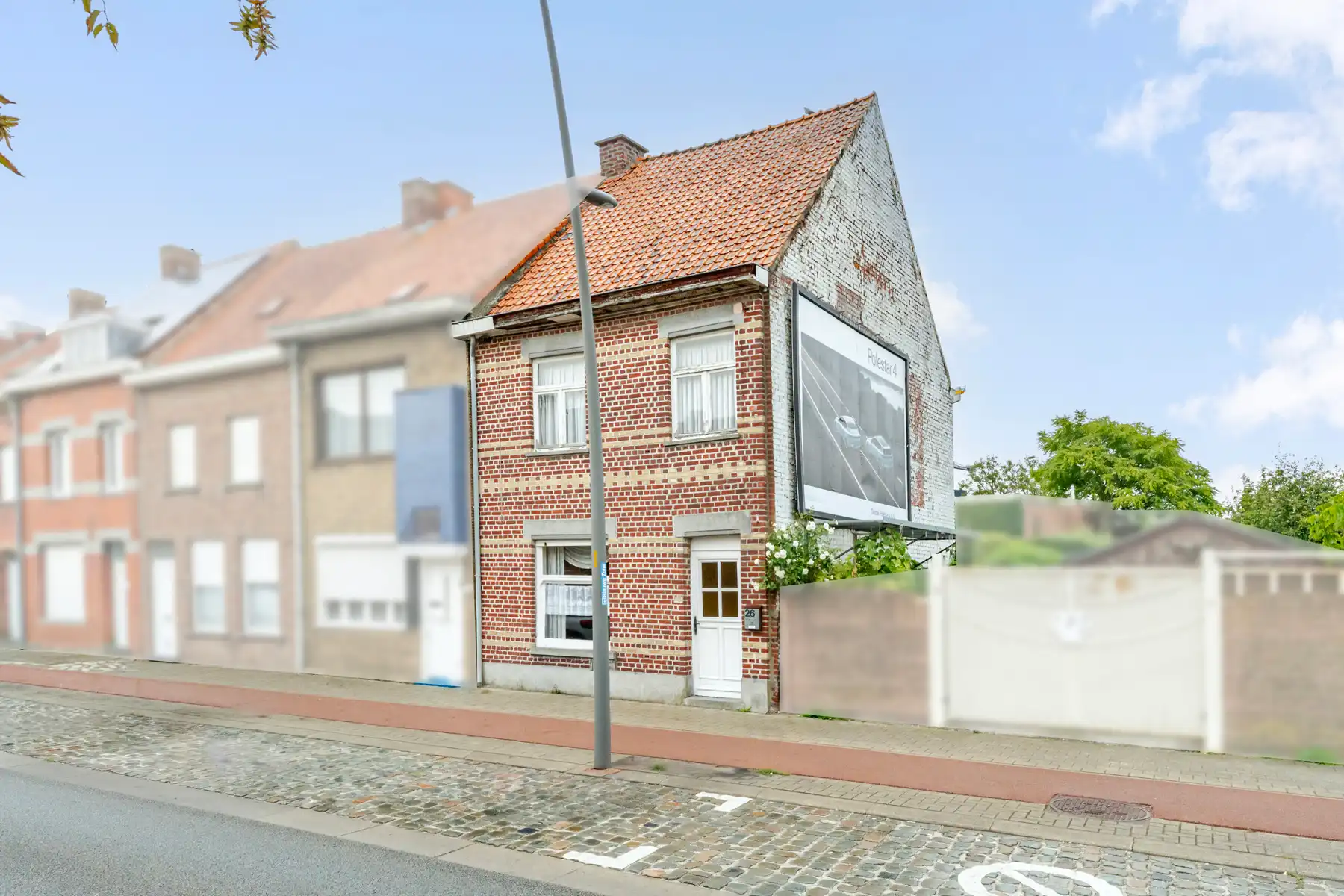 Hoofdfoto van de publicatie: Centraal gelegen te renoveren woning met tuin