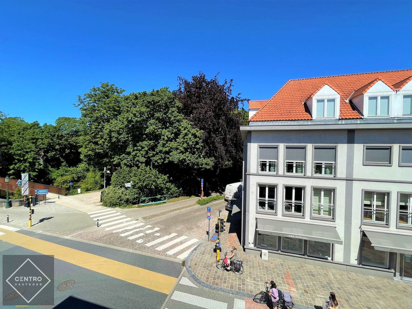 CHARMANT woon- en handelshuis op TOPligging te Brugge! foto {{pictureIndex}}