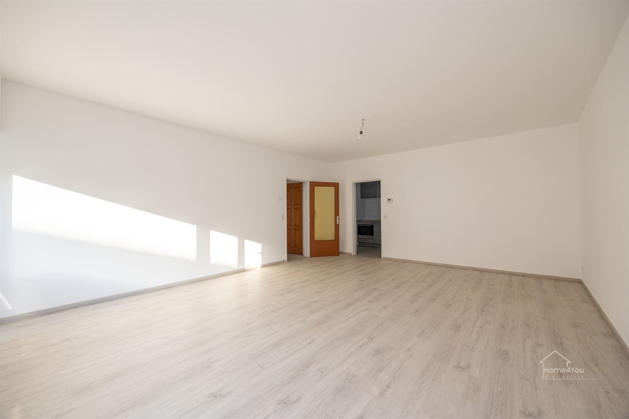 Vernieuwd en zonnig 2 slaapkamer appartement foto 9
