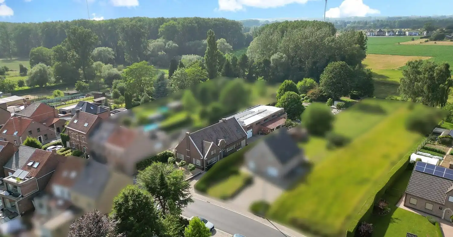 Unieke eigendom met villa, zalige tuin, werkplaats en talrijke mogelijkheden in Okegem foto 3