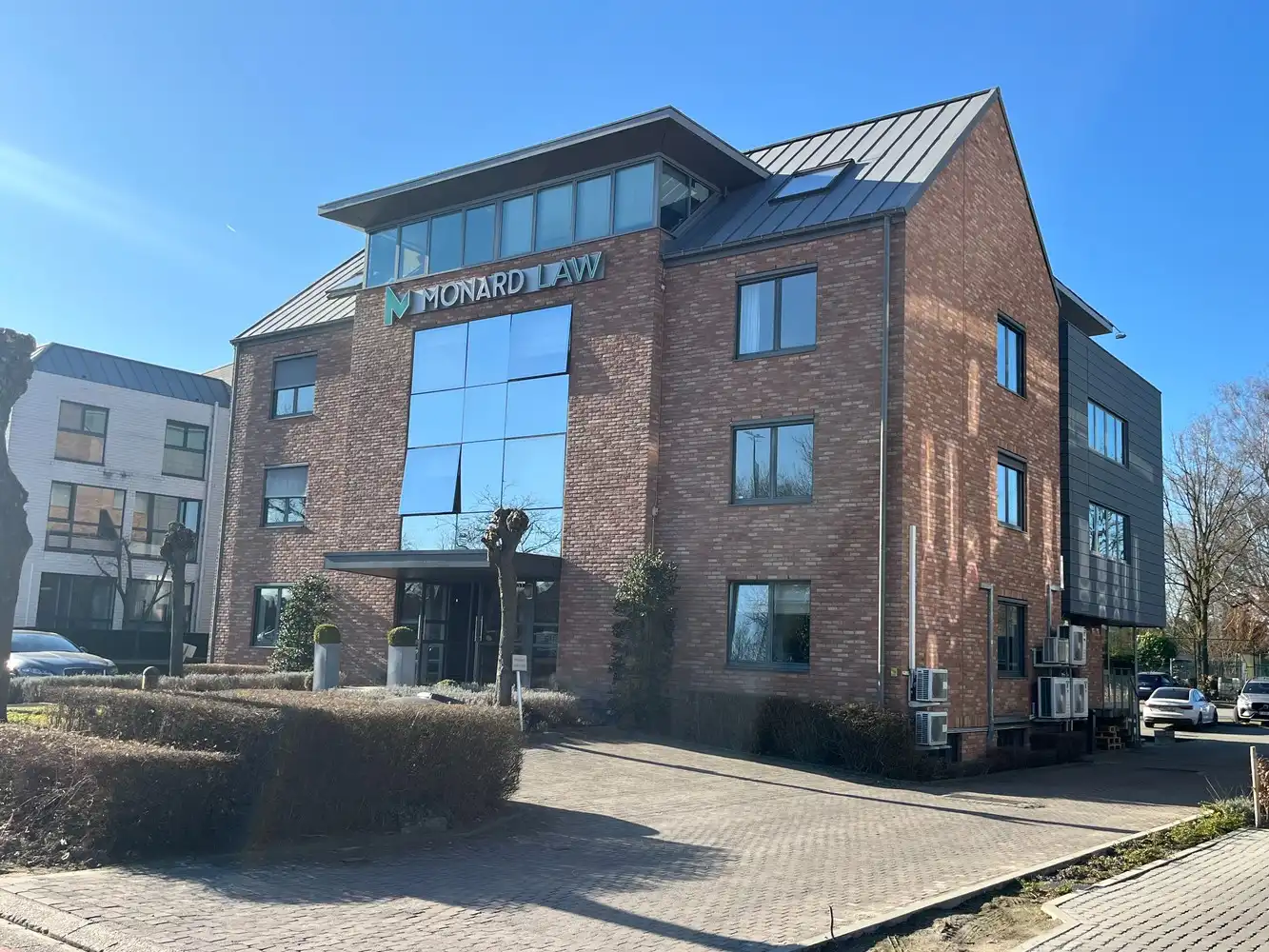 Kantoorgebouw met 54 parkeerplaatsen foto 3