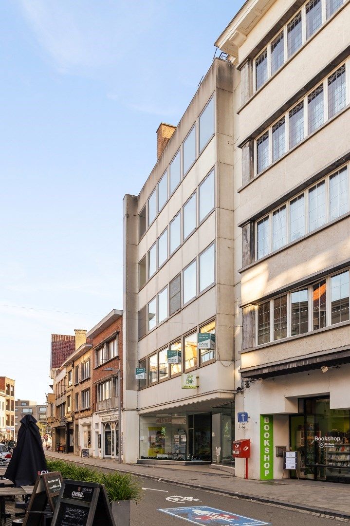 Ruime winkelruimte (350 m²) in het historische stadscentrum van Kortrijk vlakbij de Broeltorens foto 9