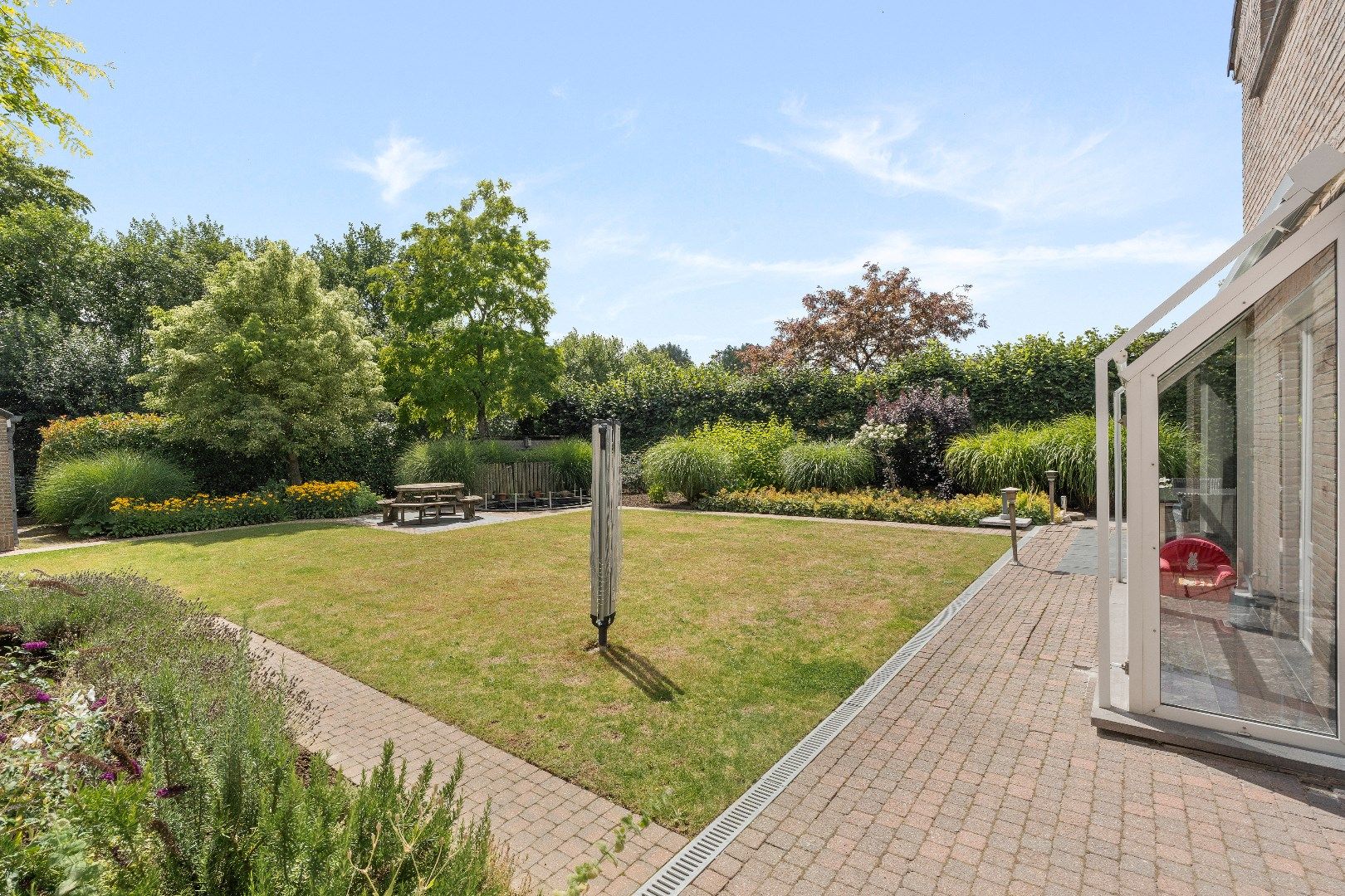 Unieke, uitstekend onderhouden villa in het hart van Ieper – rust, ruimte en comfort foto 12