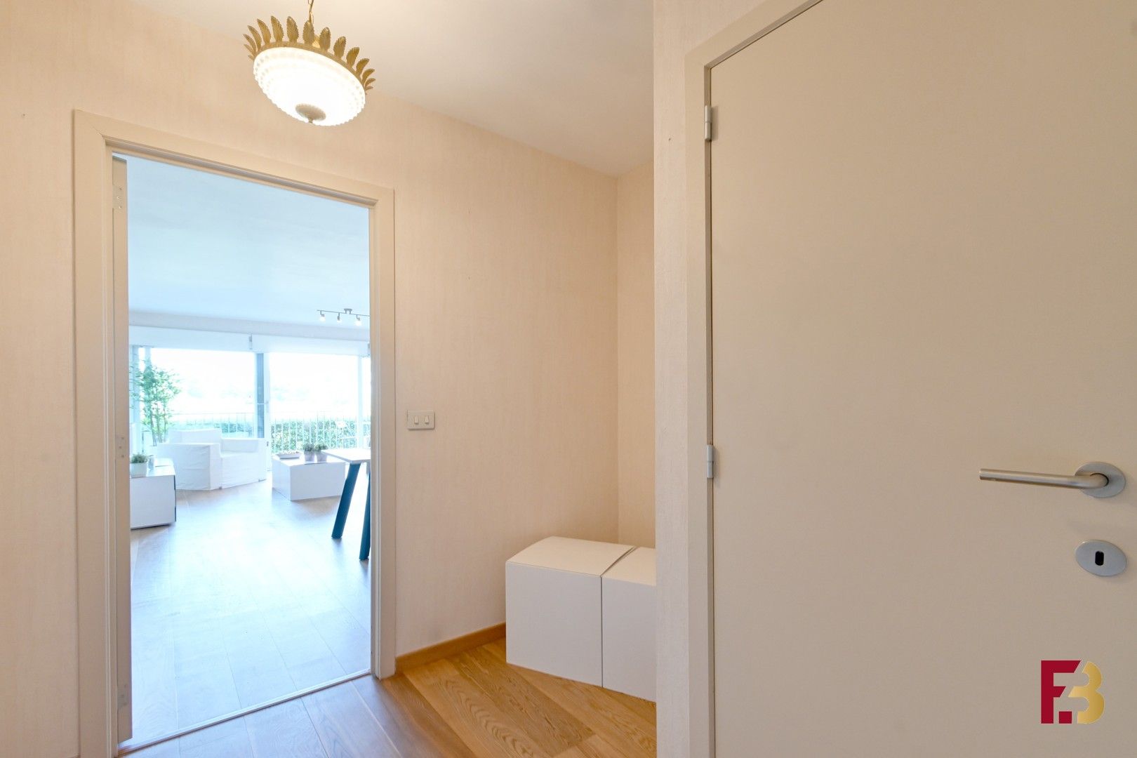 Lichtrijk gelijkvloers appartement met 2 terrassen en uitzicht op groen – hartje Eke foto 2