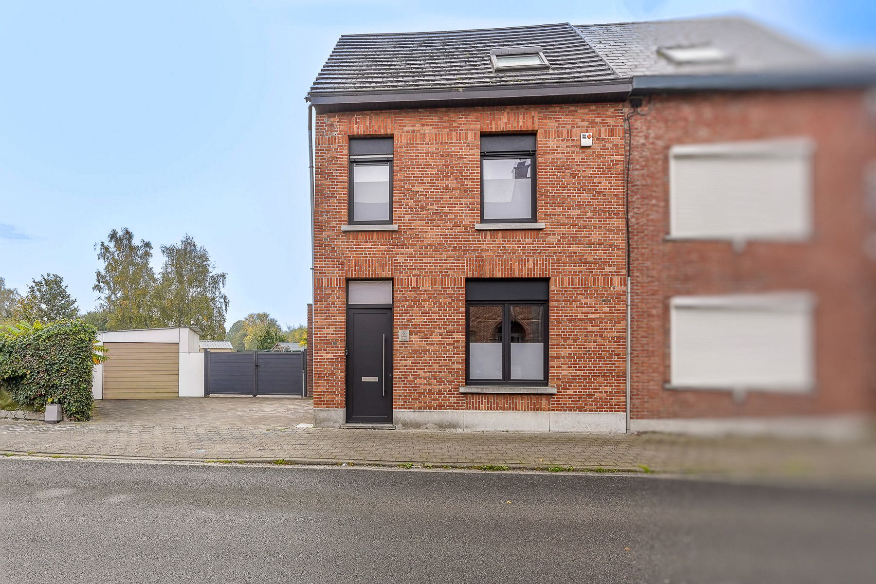 Perfect instapklare, volledig gerenoveerde woning met alle comfort te Kapelle-op-den-Bos foto 2