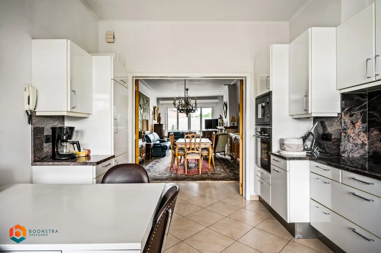 Ruim 2 slaapkamer app met terras en garage foto 7