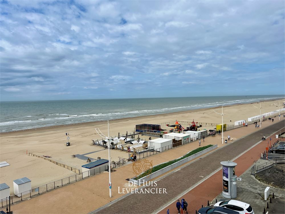 Droom gerust van wakker worden met zeezicht : ontdek jouw instapklare plekje op de Zeedijk in Koksijde foto {{pictureIndex}}