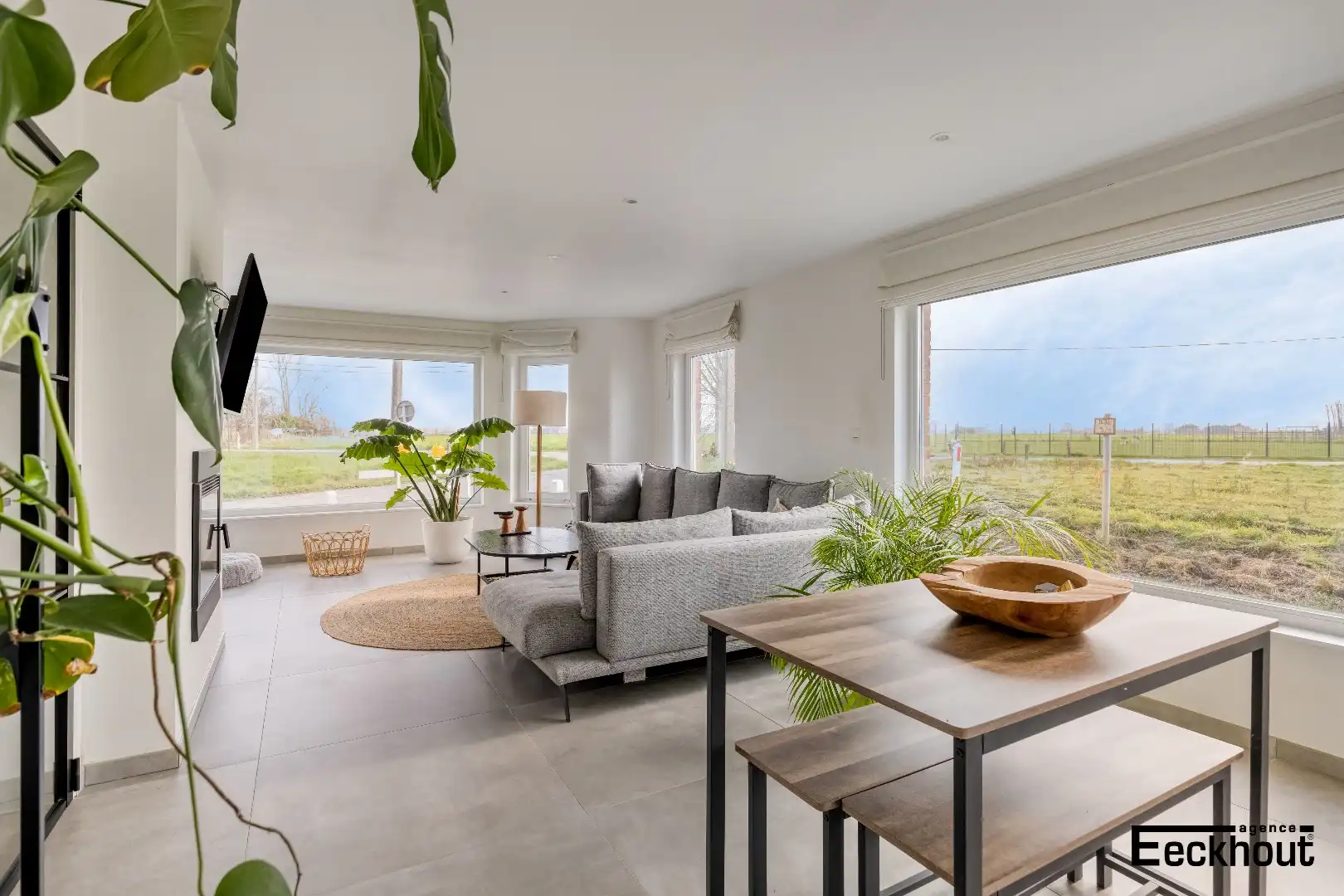 Hoofdfoto van de publicatie: Landelijke woning met garage in Diksmuide, 3 slaapkamers, gerenoveerd in 2023, met 206m² bewoonbare oppervlakte